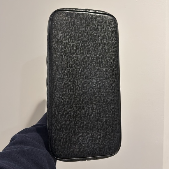 CHANEL tote - Picture 16 of 17